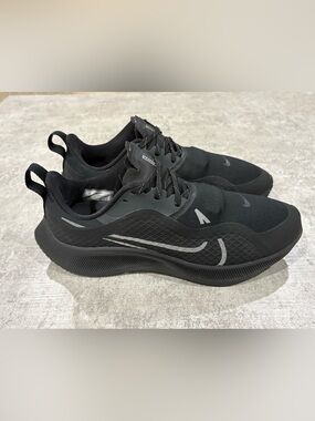 Nike Air Zoom Pegasus 37 Shield Running Shoes